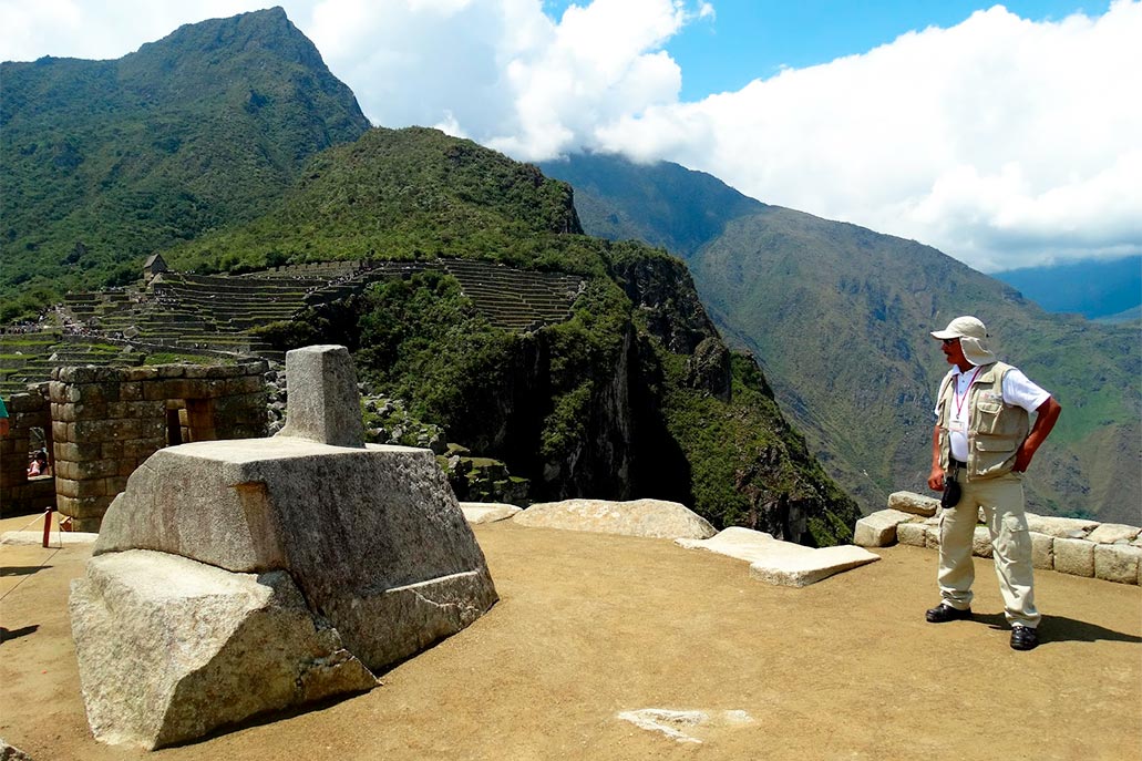 Machu Picchu tour guide