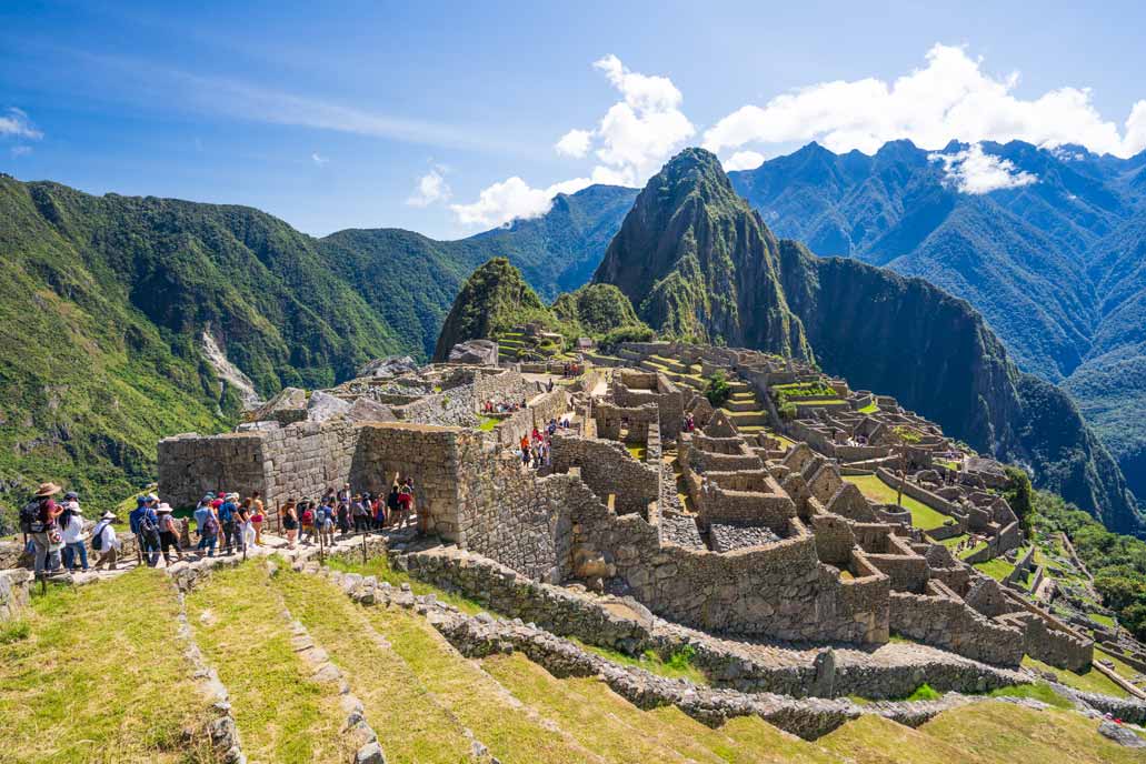 Turistas ingresando a la ciudadela Inca